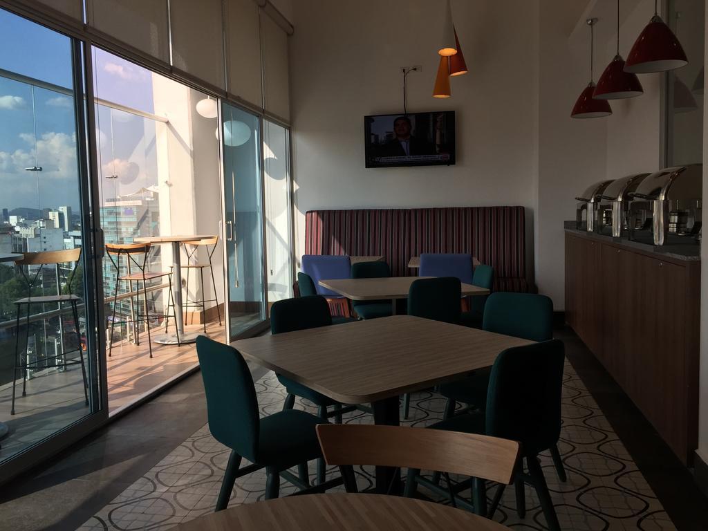 Hotel Tryp By Wyndham World Trade Center Area 4*